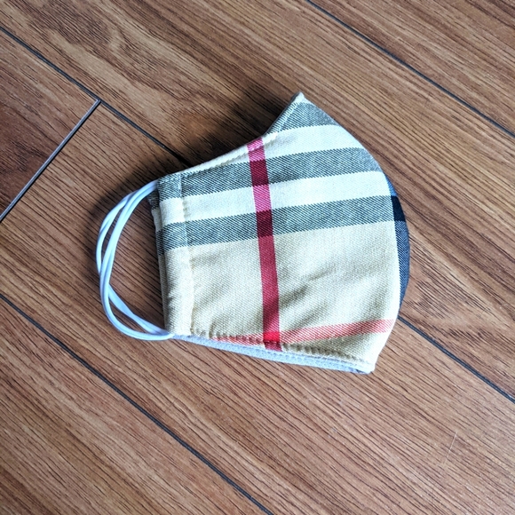 🛍️FREE w/purchase Plaid Adult Face Mask NWOT - Picture 2 of 2